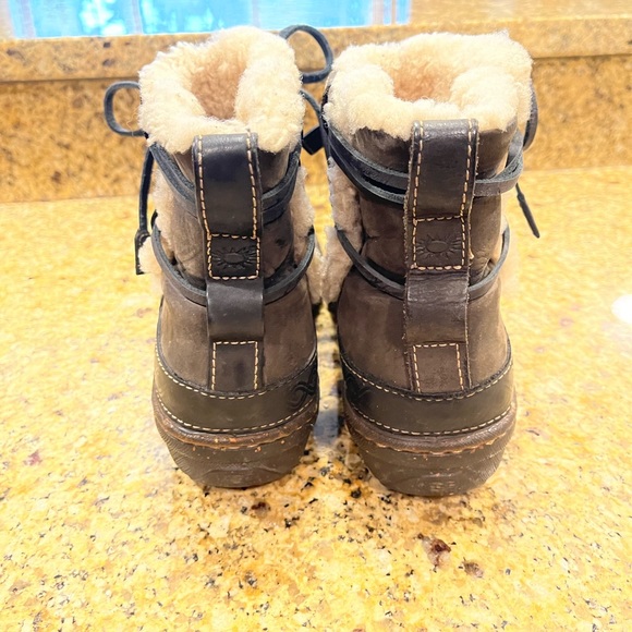 Ugg Australia Cove Womens Ankle Boots Size 7 Brown Leather Shearling Lined 5136 - Picture 6 of 10